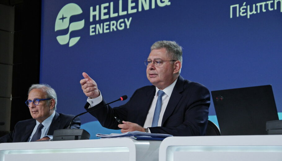 Ο Διευθύνων Σύμβουλος της Helleniq Energy κ. Ανδρέας Σιάμισιης. Δίπλα του ο απερχόμενος πρόεδρος, Γ. Παπαθανασίου © Helleniq Energy