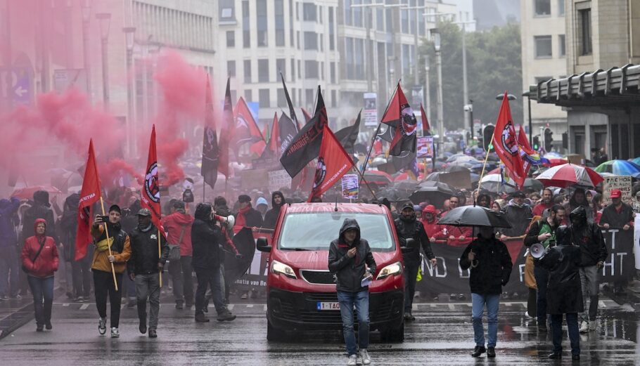 Διαδήλωση στις Βρυξέλλες © EPA/FREDERIC SIERAKOWSKI
