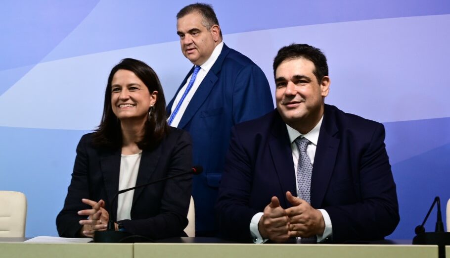 Νίκη Κεραμέως, Θοδωρής Λιβάνιος και Βασίλης Σπανάκης στο υπουργείο Εσωτερικών © EUROKINISSI/ΜΙΧΑΛΗΣ ΚΑΡΑΓΙΑΝΝΗΣ