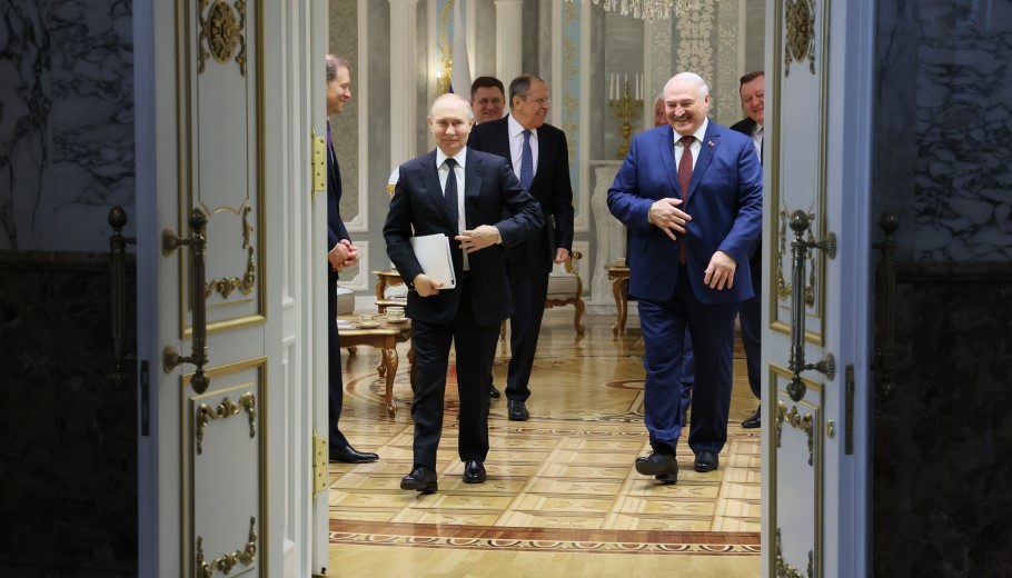 Πούτιν και Λουκασένκο © EPA/ MIKHAIL METZEL / SPUTNIK / KREMLIN POOL