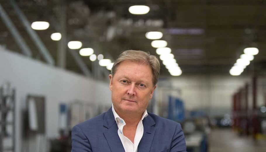 Ο CEO της Fisker.Χένρι Φίσκερ@/www.facebook.com/henrik.fiske