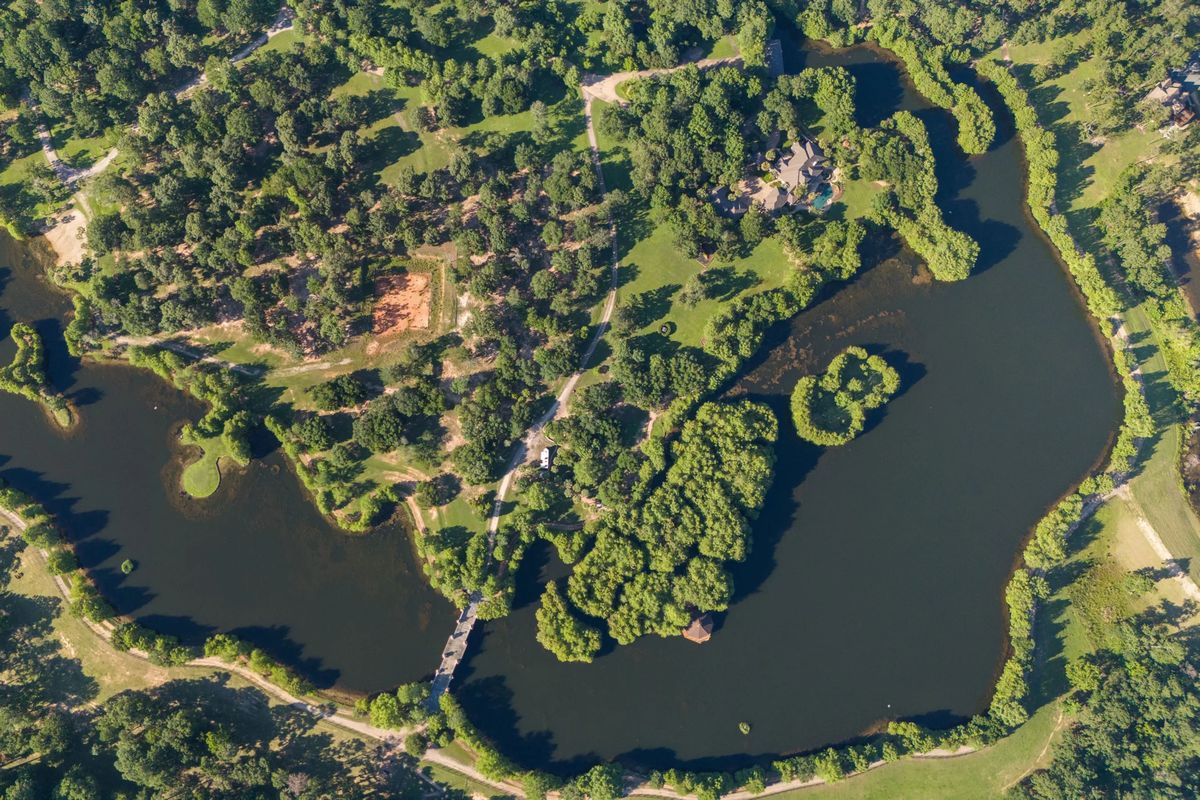 To κτήμα το Emerald Lake Estate που βρίσκεται στο Χιούστον © conciergeauctions