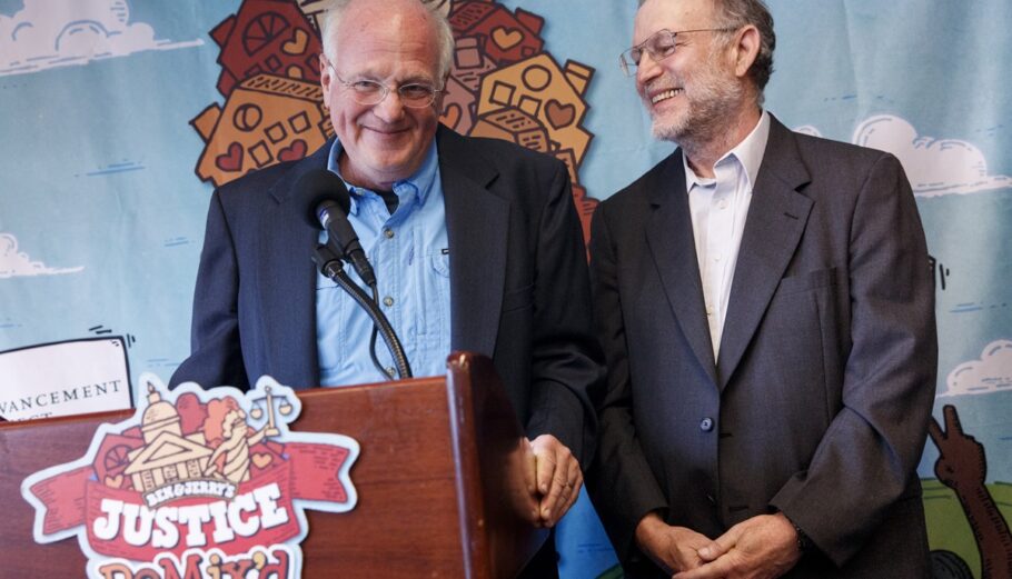 Οι ιδρυτές της «Ben & Jerry’s», Μπεν Κοέν και Τζέρι Γκρίνφιλντ © EPA/SHAWN THEW