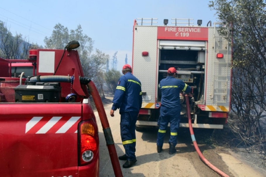 Πυρκαγιά σε χαμηλή βλάστηση στον Ασπρόπυργο