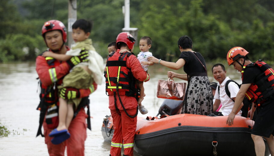 Καταρρακτώδεις βροχές στην Κίνα © EPA/XINHUA / Li Ke CHINA OUT