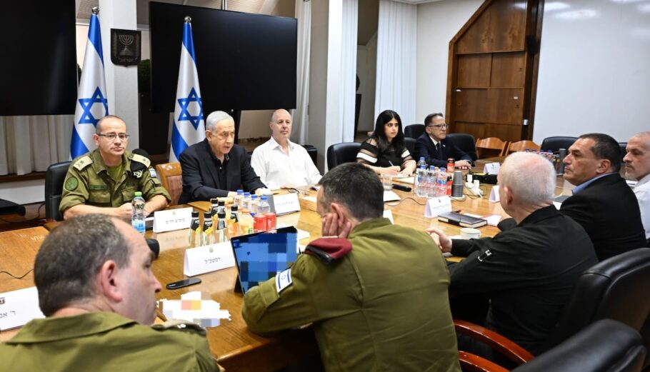 O Μπενιαμίν Νετανιάχου στη σύσκεψη του του υπουργικού συμβουλίου ασφαλείας © Twitter / Prime Minister of Israel