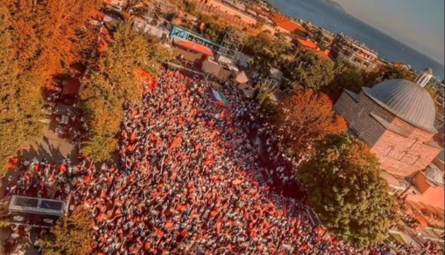 Συλλαλητήριο στην Αγία Σοφία στην Κωνσταντινούπολη © twitter.com/AdityaMandagie