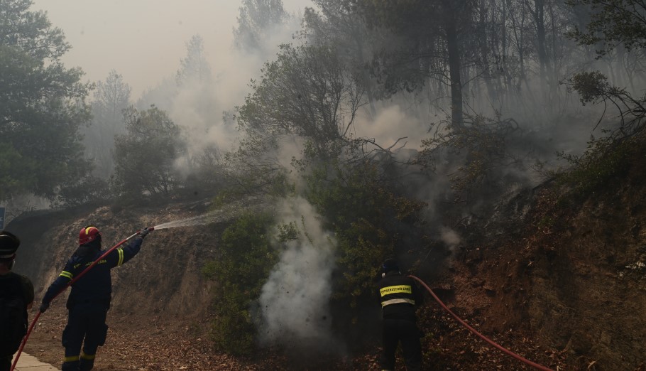 Φωτιά στην Αττική © EUROKINISSI/ΤΑΤΙΑΝΑ ΜΠΟΛΑΡΗ