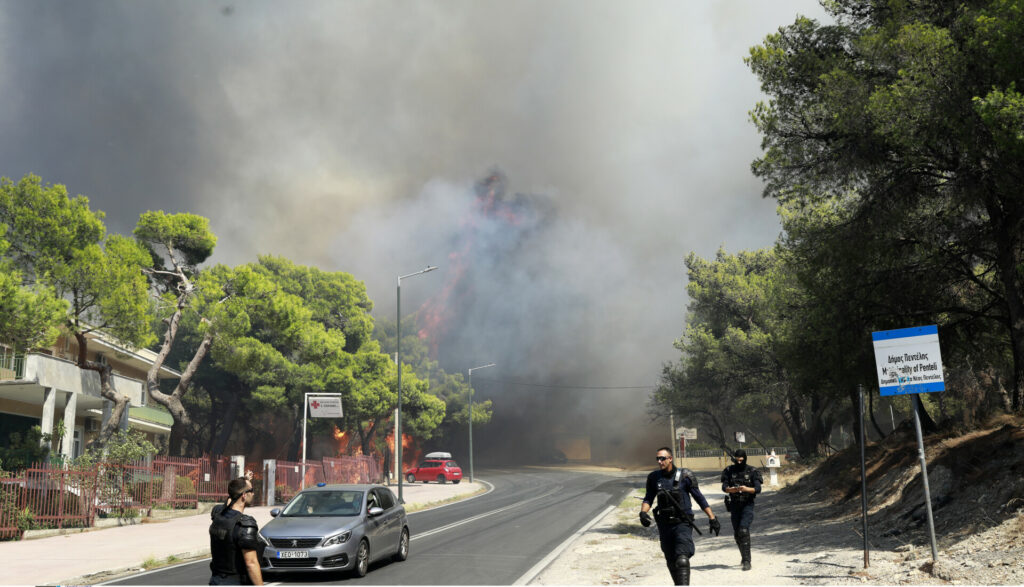 ΕΛΑΣ: Κυκλοφοριακές ρυθμίσεις στην Αττική λόγω της πυρκαγιάς