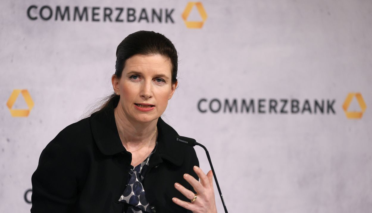 Η CEO της Commerzbank Μπετίνα Ορλόπ © EPA/RONALD WITTEK