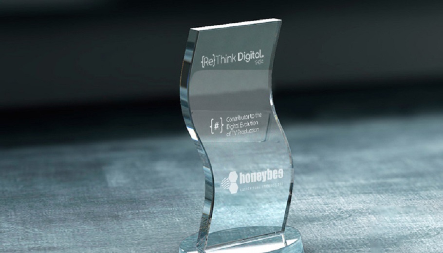 Το βραβείο που έλαβε η Honeybee Productions στα {Re}Think Digital Awards 2Κ24 © ΔΤ