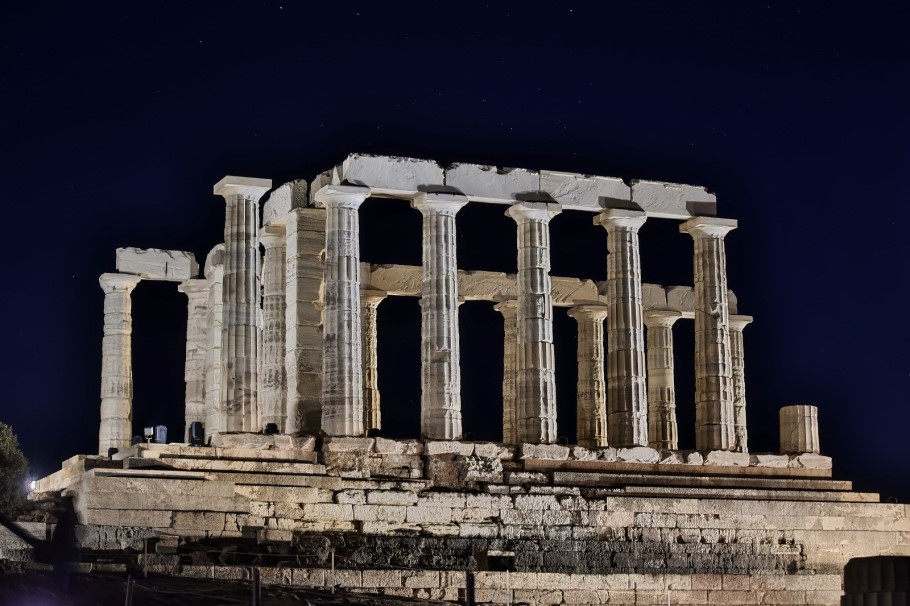 Ο νέος εντυπωσιακός φωτισμός στον Ναό του Ποσειδώνα στο Σούνιο © Metlen