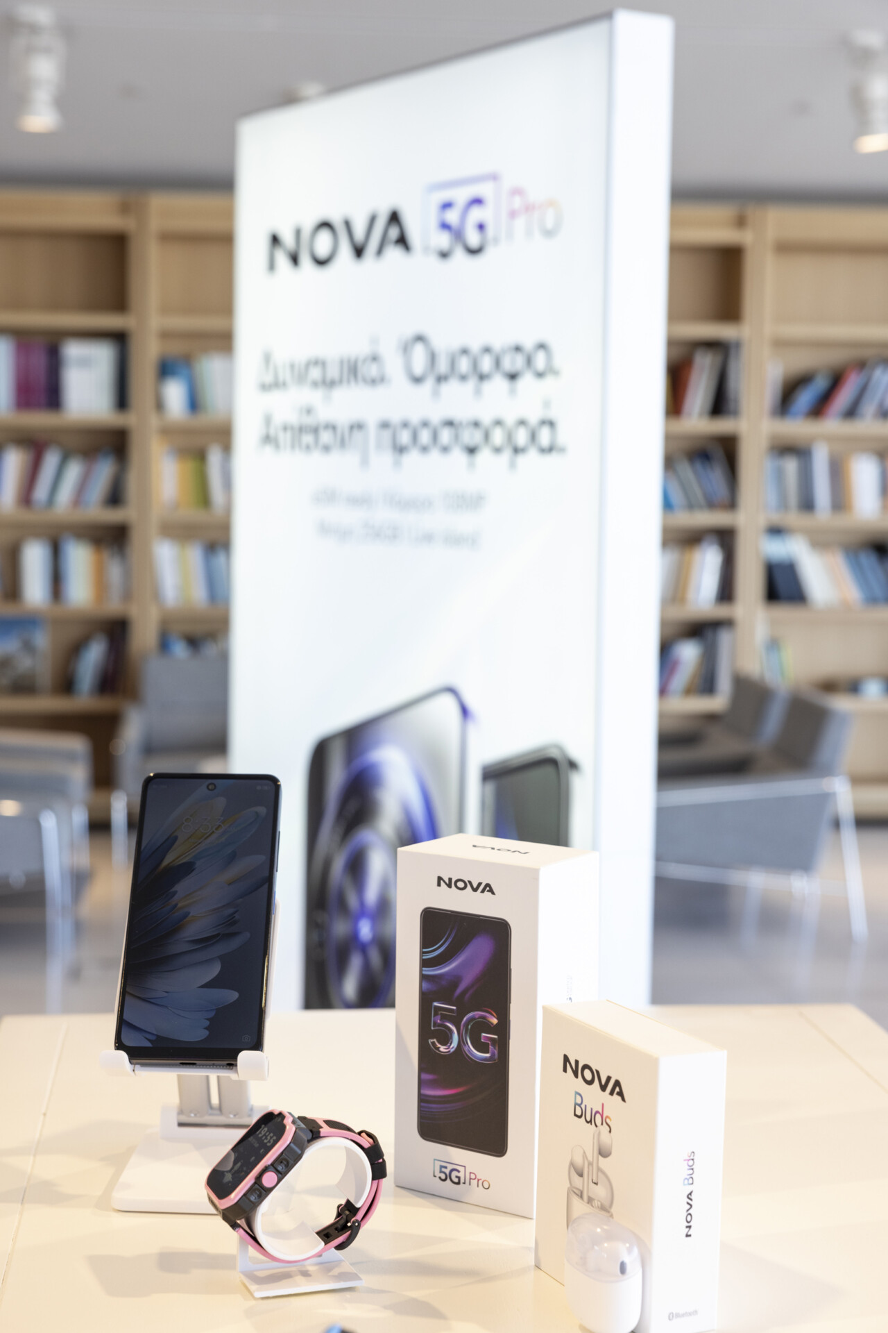 Nova 5G Pro Smartphone ακουστικά & έξυπνο παιδικό ρολόι © Nova