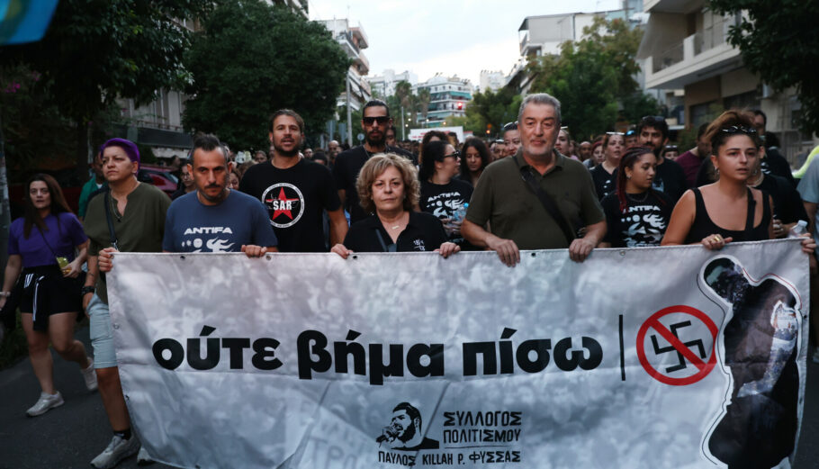 Η Μάγδα Φύσσα στην πορεία μνήμης για τα 11 χρόνια από τη δολοφονία του γιού της, Παύλου © INTIME