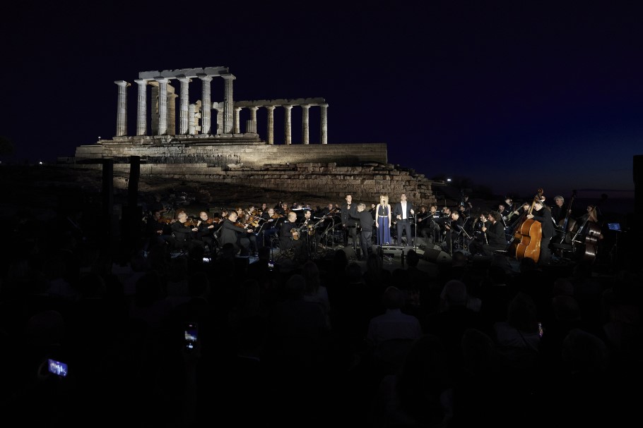 Μουσική συναυλία στο Σούνιο με φόντο τον νέο φωτισμό στον Ναό του Ποσειδώνα που υλοποίησε η Metlen Energy & Metals © Γ.Τ Πρωθυπουργού ΠΑΠΑΜΗΤΣΟΣ ΔΗΜΗΤΡΗΣ/INTIME