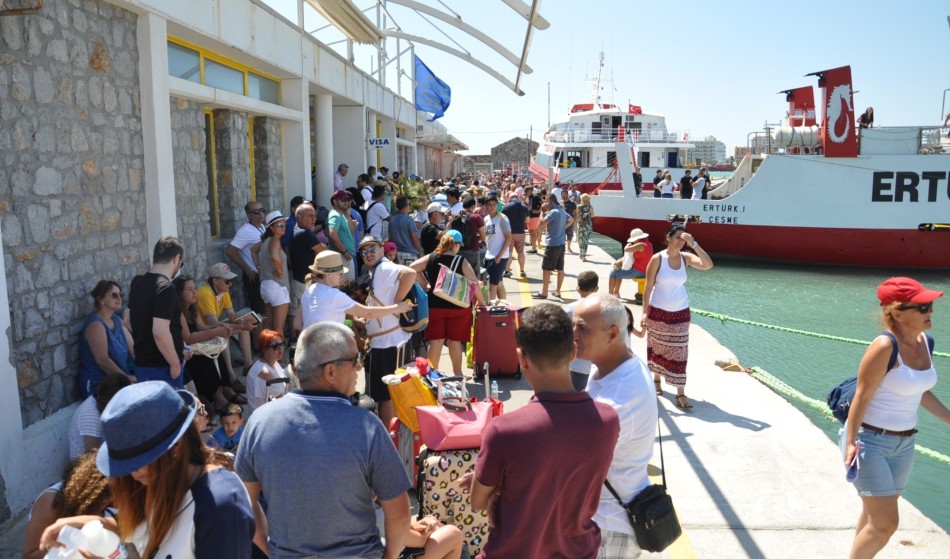 Πλημμύρισαν Λέσβος, Σάμος και Χίος από Τούρκους τουρίστες