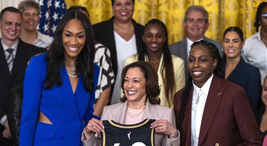 Η ομάδα Las Vegas Aces του WNBA στον Λευκό Οίκο © EPA/JIM LO SCALZO