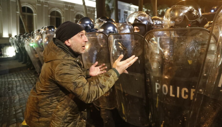 Διαδηλώσεις στην Τιφλίδα © EPA/ZURAB KURTSIKIDZE