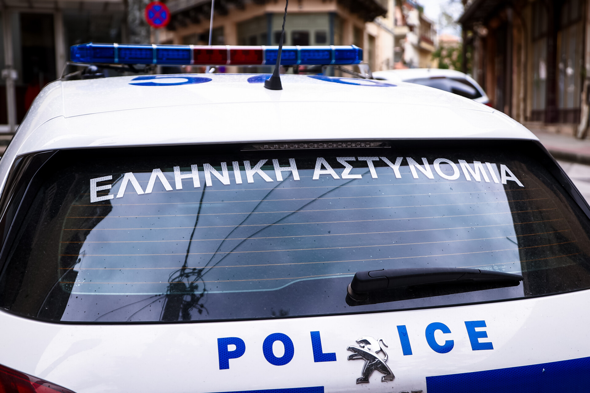 Άγριος ξυλοδαρμός πατέρα και γιου από ανηλίκους