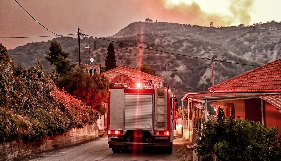 Φωτιά στο Ξυλόκαστρο ©Eurokinissi