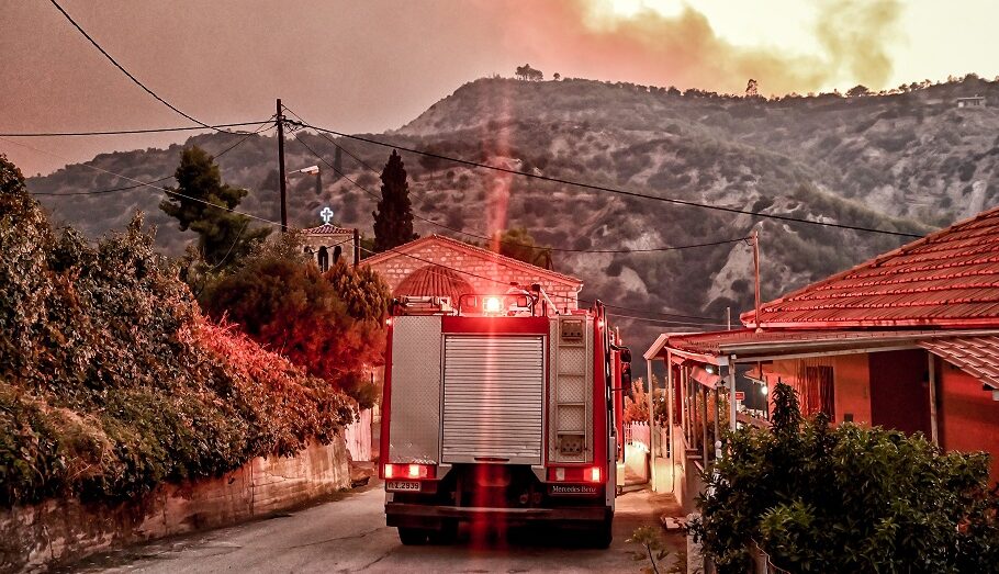 Ξυλόκαστρο: Μήνυμα του 112 για εκκένωση του χωριού Σοφιανά