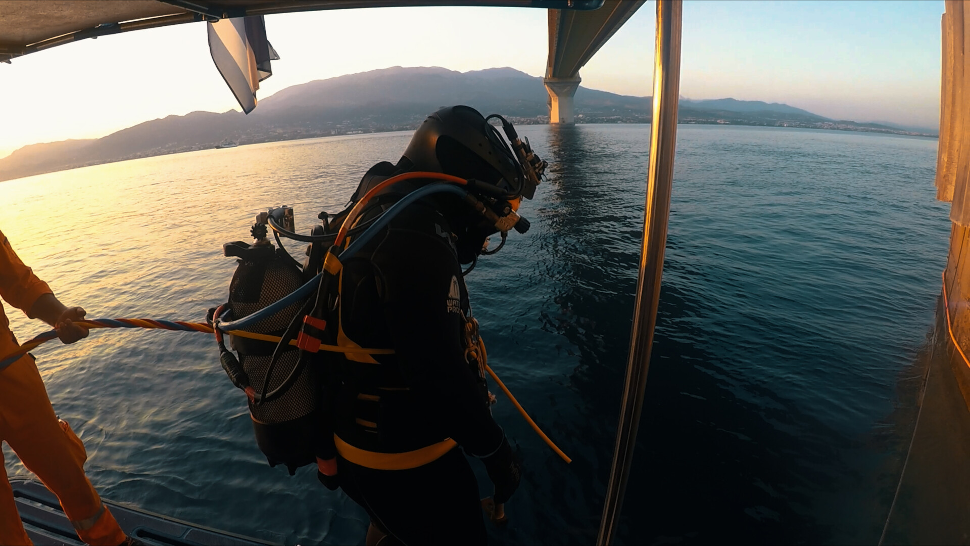 Ολοκληρώθηκαν οι υποβρύχιες επιθεωρήσεις από ξηρά, αέρα, θάλασσα στη Γέφυρα Ρίου – Αντιρρίου ©ΔΤ