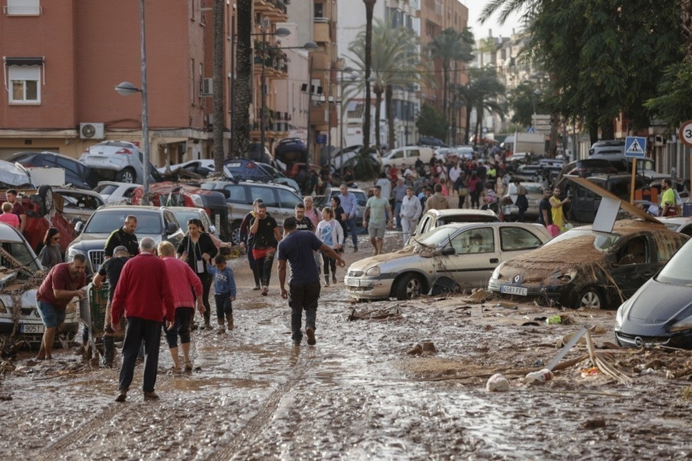 Ισπανία: Τι είναι τα flash floods που “βύθισαν” τη Βαλένθια