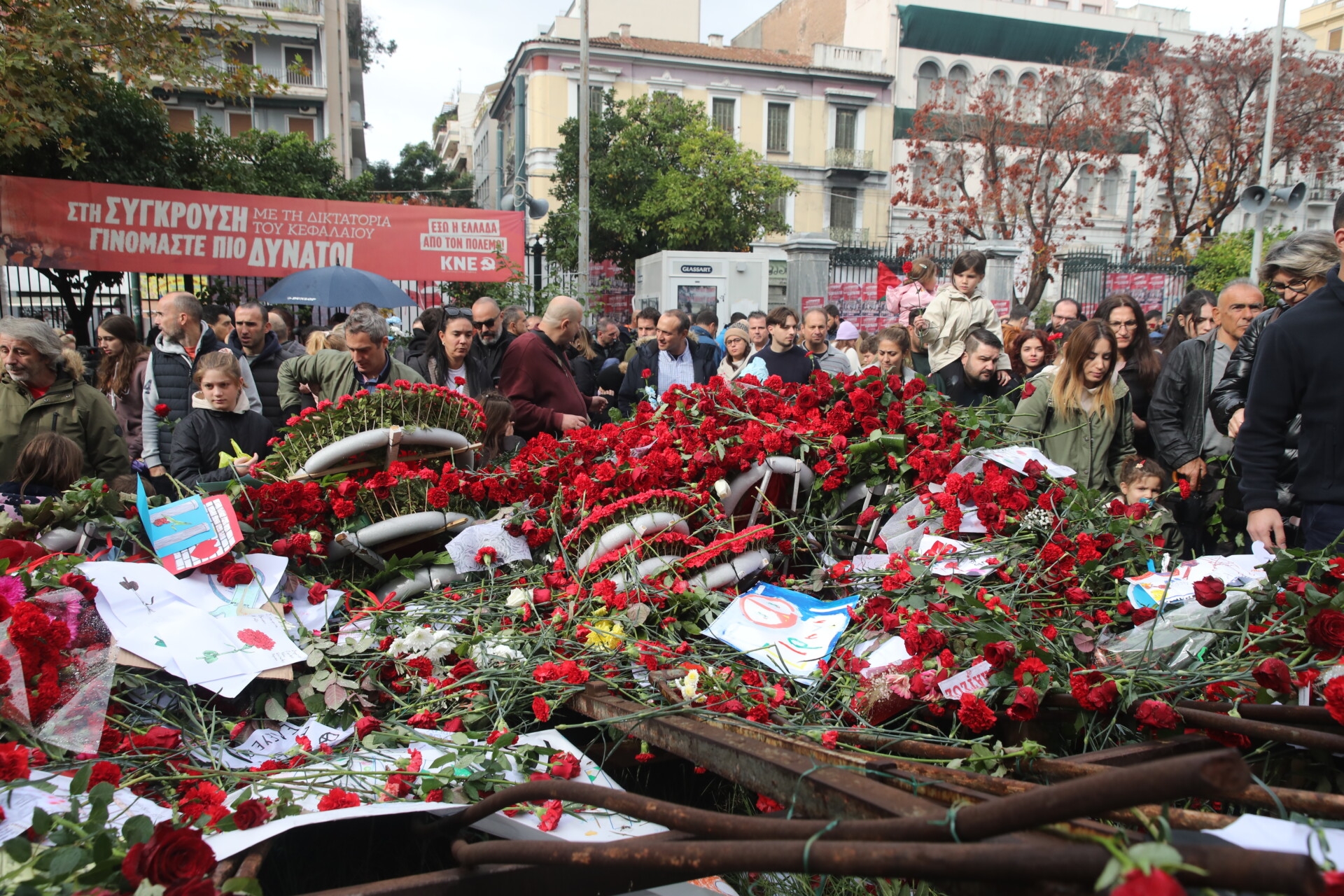 Κόσμος στο Πολυτεχνείο ©Eurokinissi