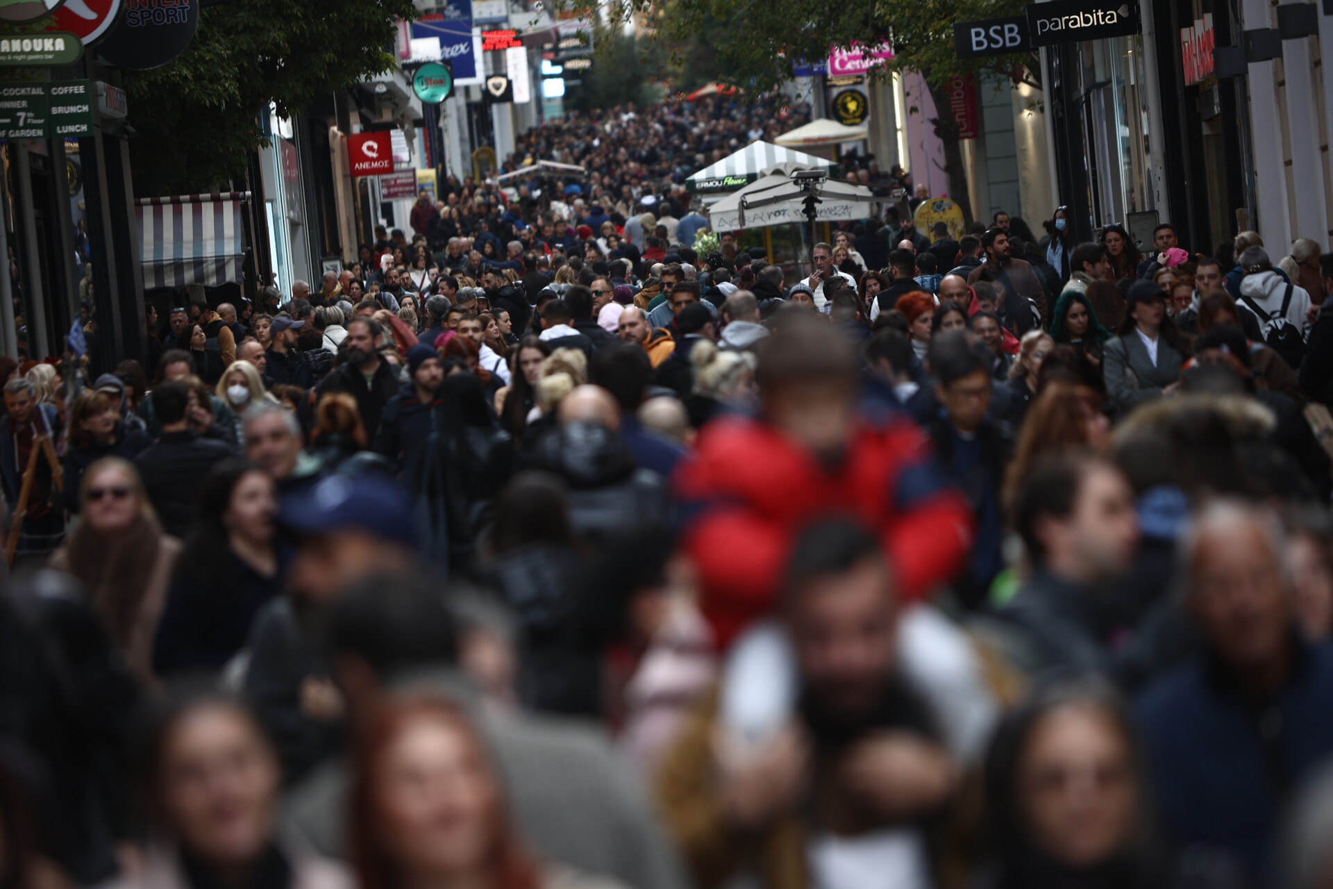 Εορταστικό ωράριο: Πότε θα ανοίξουν τα καταστήματα την Κυριακή