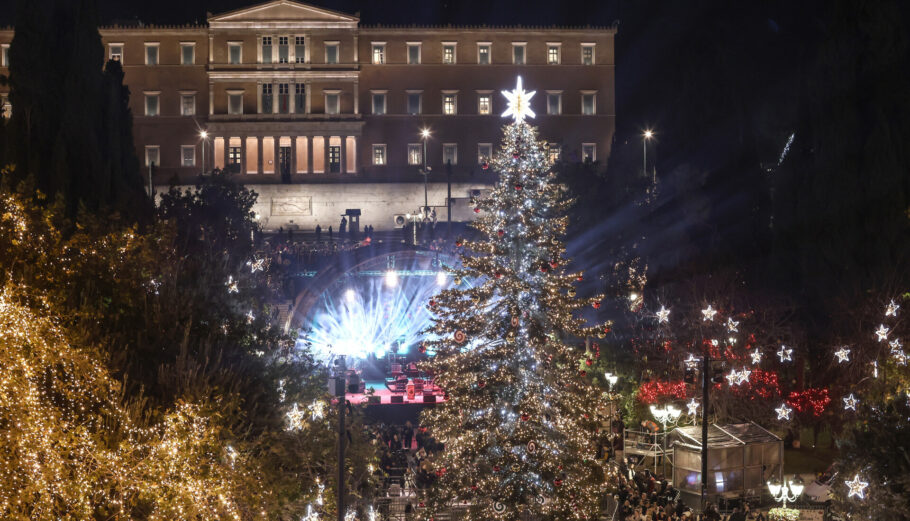 Τελετή φωταγώγησης του Χριστουγεννιάτικου Δέντρου στην πλατεία Συντάγματος © INTIME