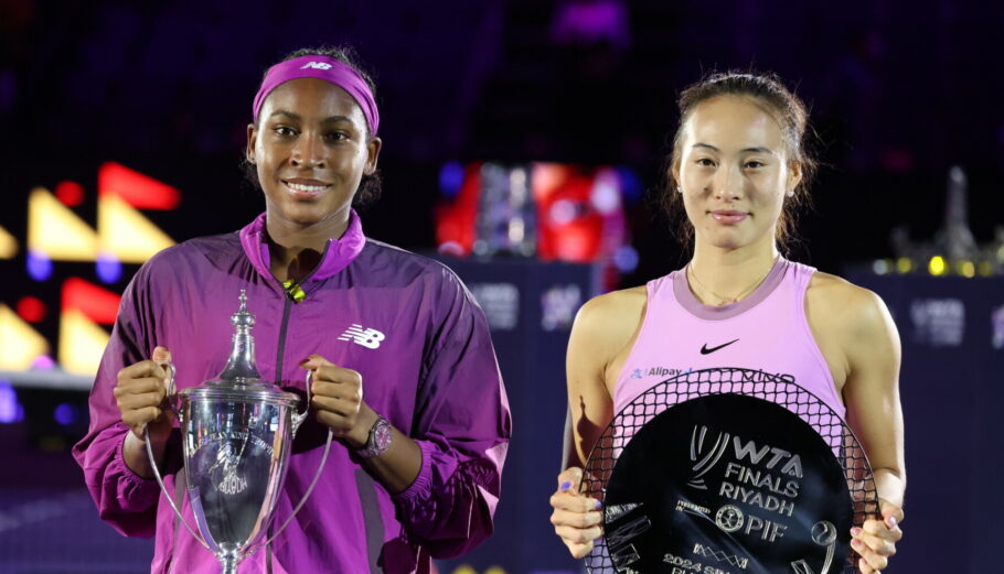 Οι τενίστριες Coco Gauff και Qinwen Zheng © EPA/Marcin Cholewinski POLAND OUT