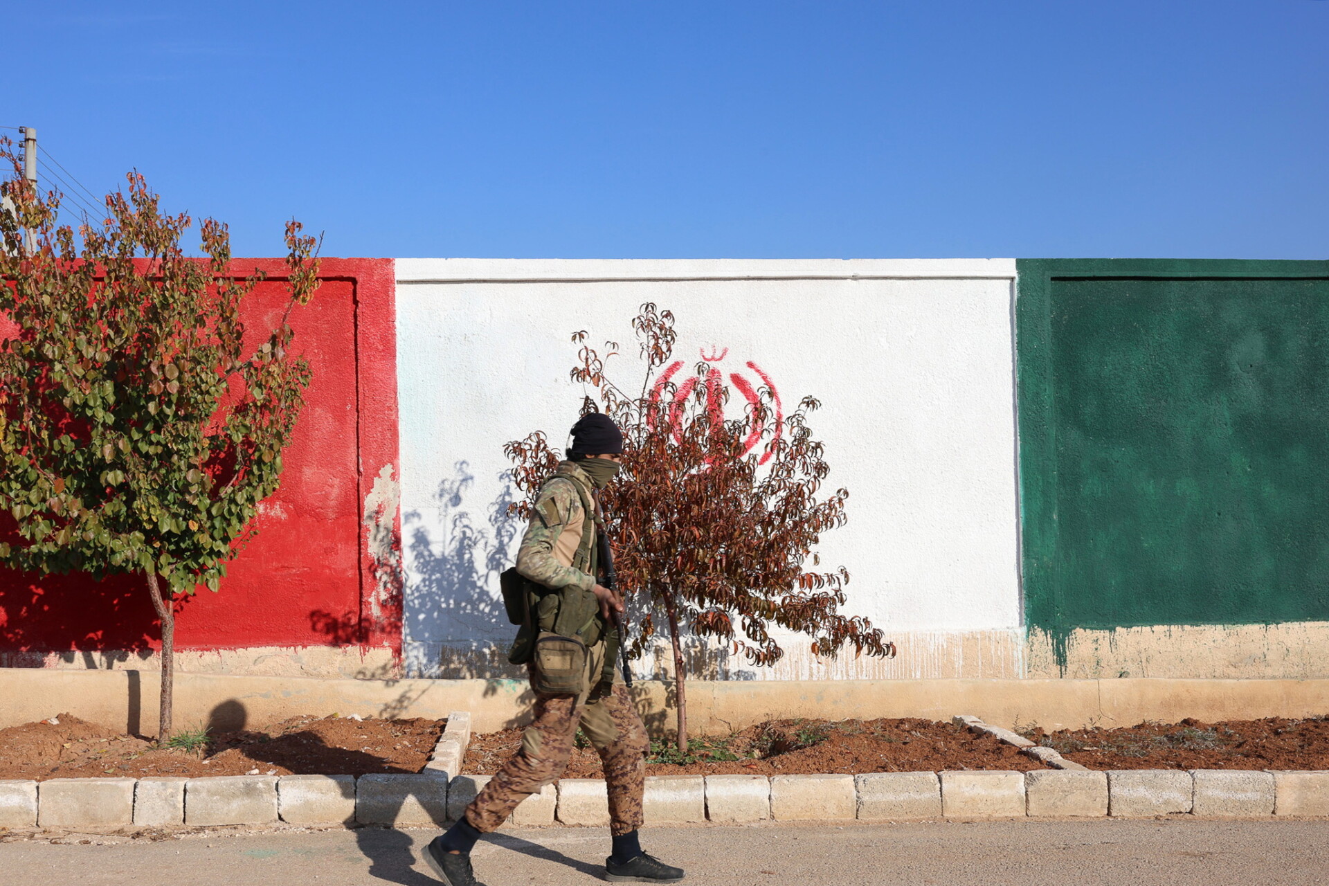 Συρία: Οι αντάρτες κατέλαβαν και τη Χάμα μετά το Χαλέπι