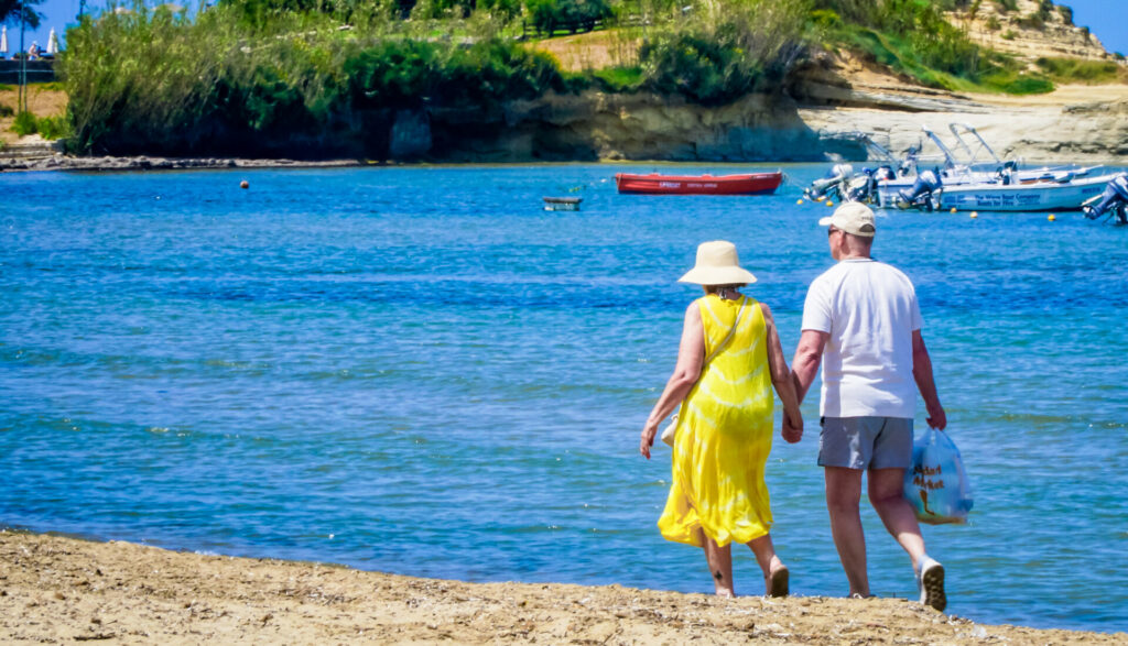 Τι είναι ο “Ασημένιος Τουρισμός” και πώς μπορεί να επωφεληθεί η Ελλάδα