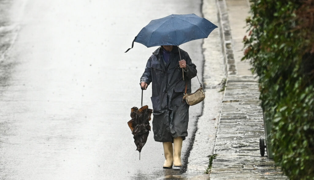 Καιρός: Με ομπρέλα οι παρελάσεις της 25ης Μαρτίου 2025