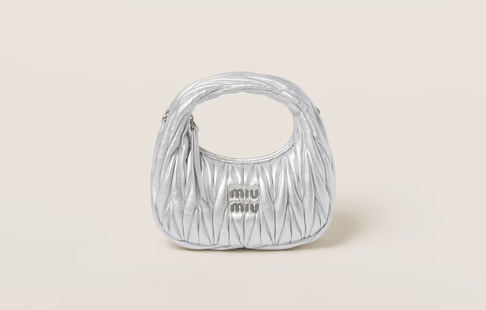 Μεταλλική τσάντα Miu Miu © miumiu.com