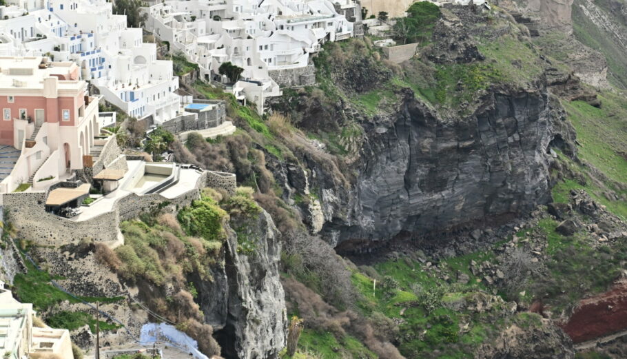 ΣΥΝΕΧΕΙΣ ΣΕΙΣΜΟΙ ΣΤΗΝ ΣΑΝΤΟΡΙΝΗ (ΚΩΣΤΑΣ ΤΖΟΥΜΑΣ/EUROKINISSI)