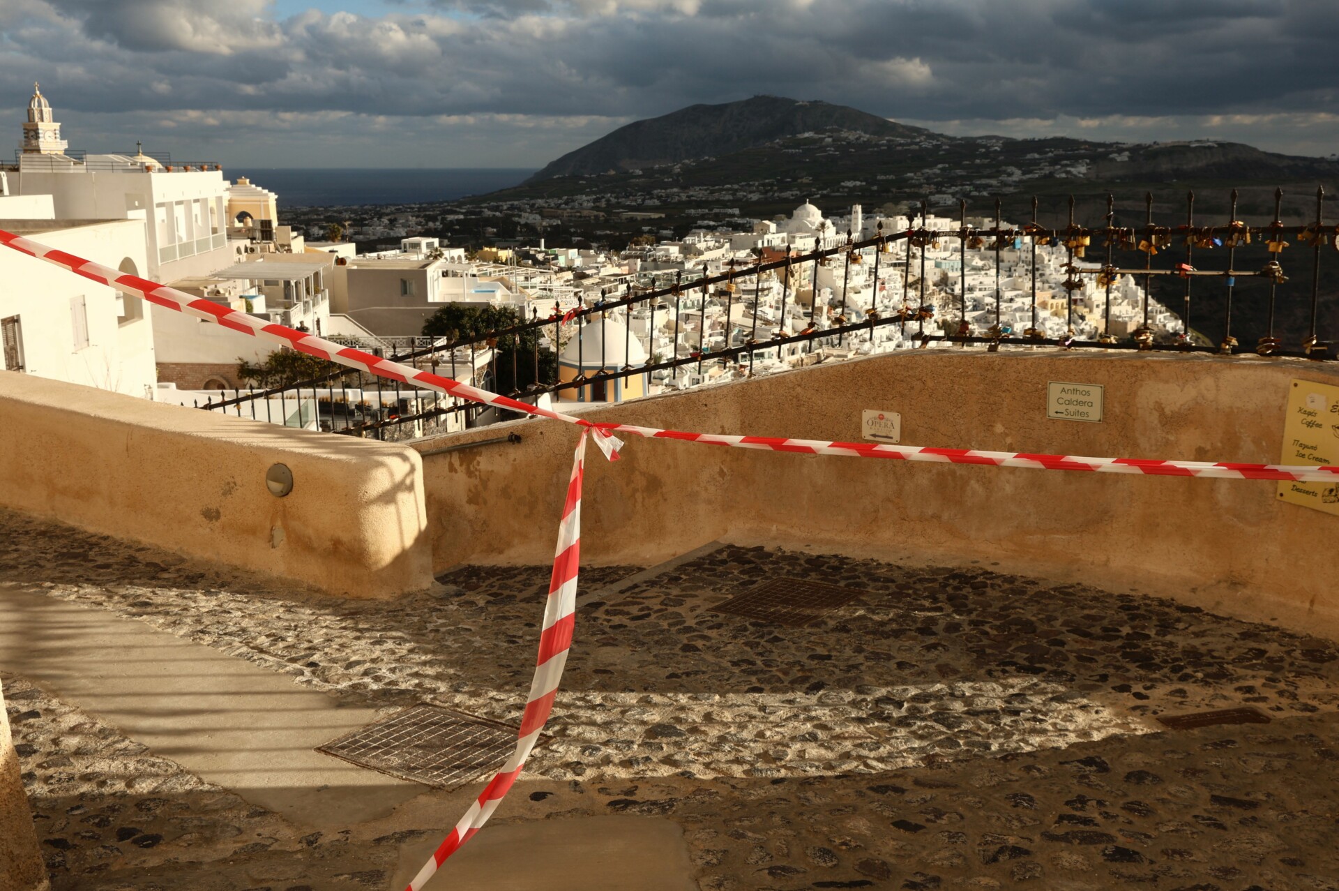 Αναστολή συμβάσεων: Σε ισχύ για Σαντορίνη, Αμοργό, Ανάφη και Ίο