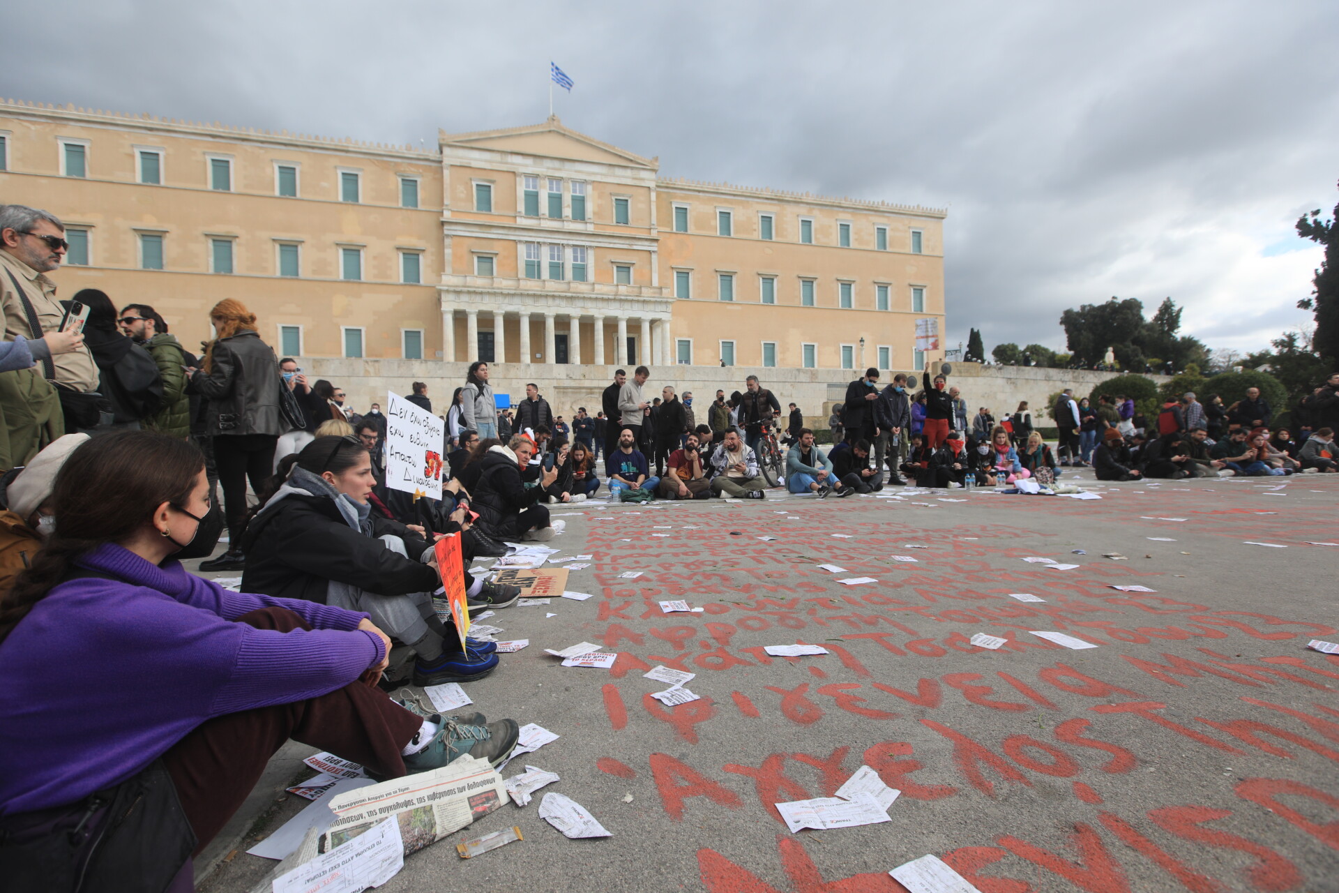 Πρωταγωνιστούν στα διεθνή ΜΜΕ οι διαδηλώσεις για τα Τέμπη