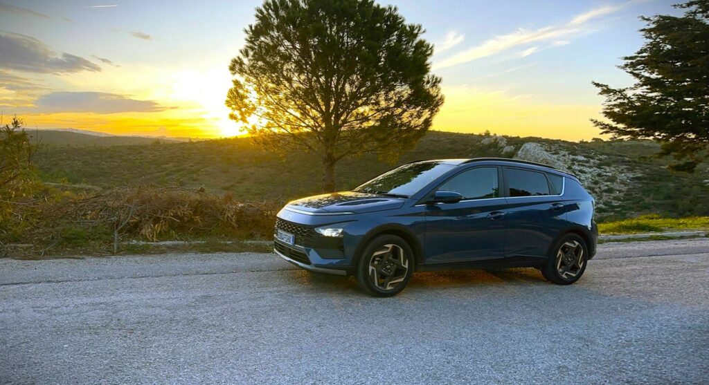 Οδηγούμε τη νέα Hyundai Bayon 1.0T 48V Hybrid με τους 100 ίππους