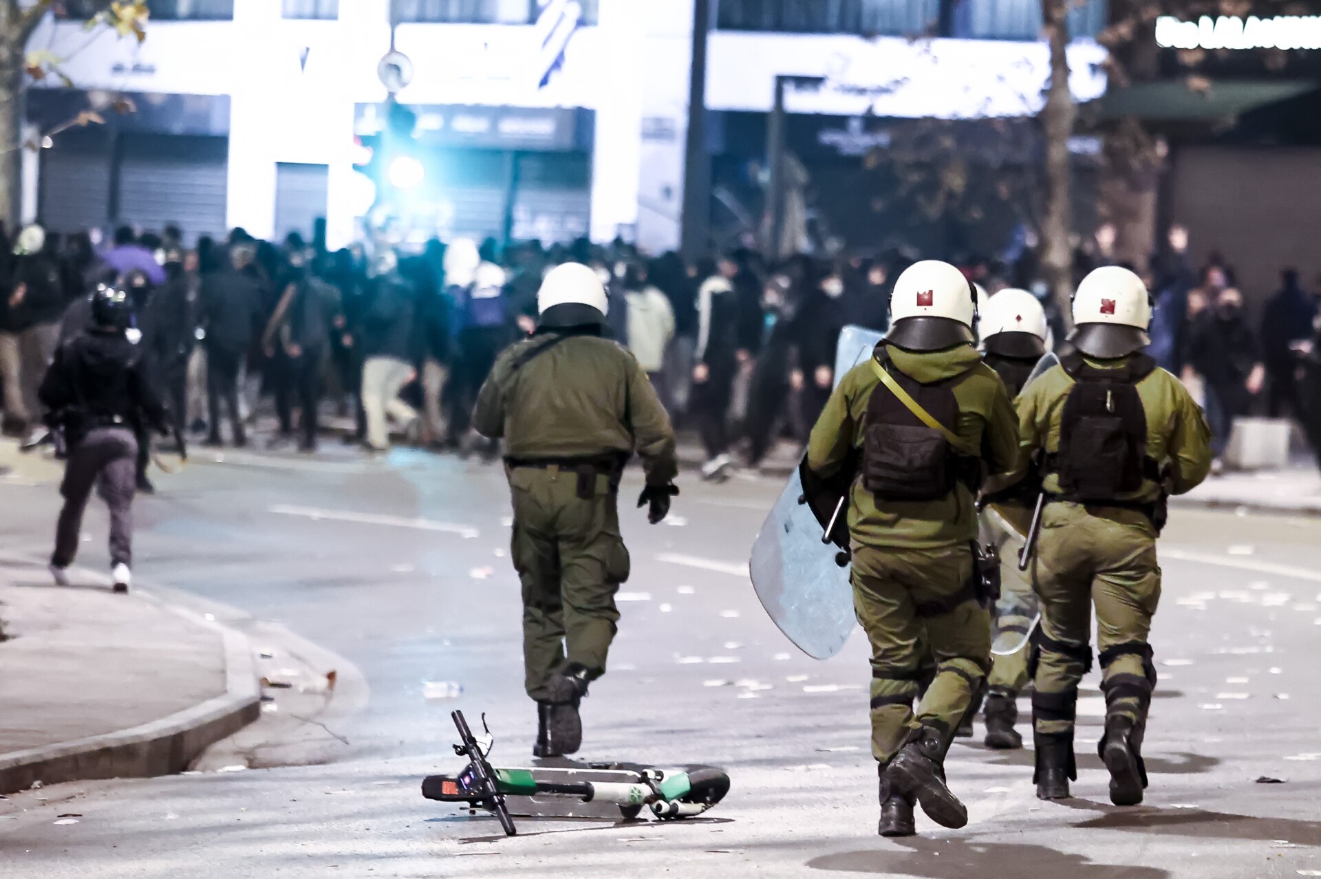 Τέμπη: Ποινική δίωξη σε 11 άτομα για τα επεισόδια στο Σύνταγμα