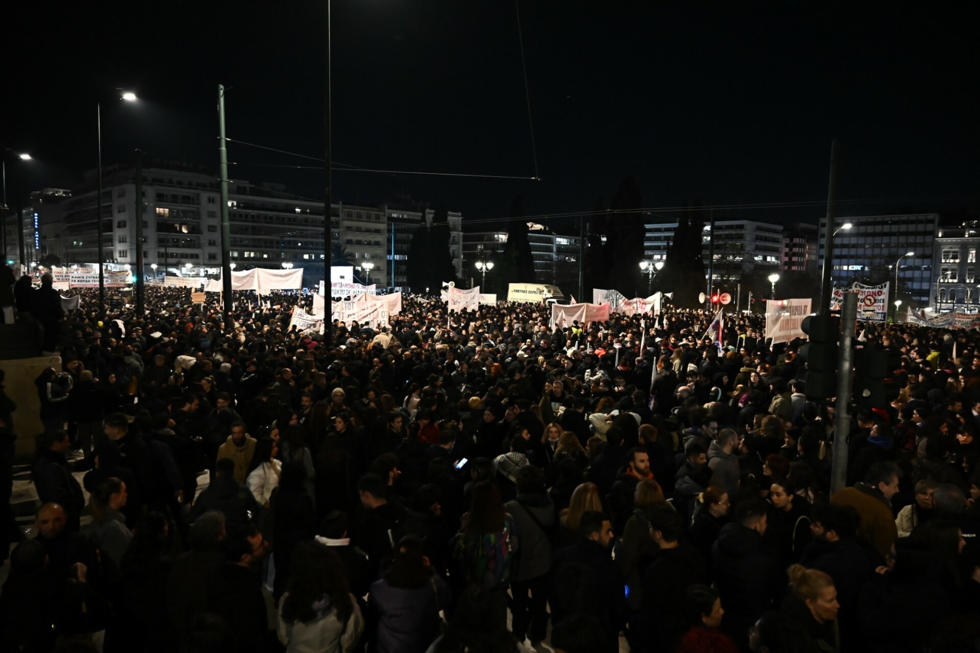 Μεγάλη συμμετοχή στο συλλαλητήριο στο Σύνταγμα για τα Τέμπη