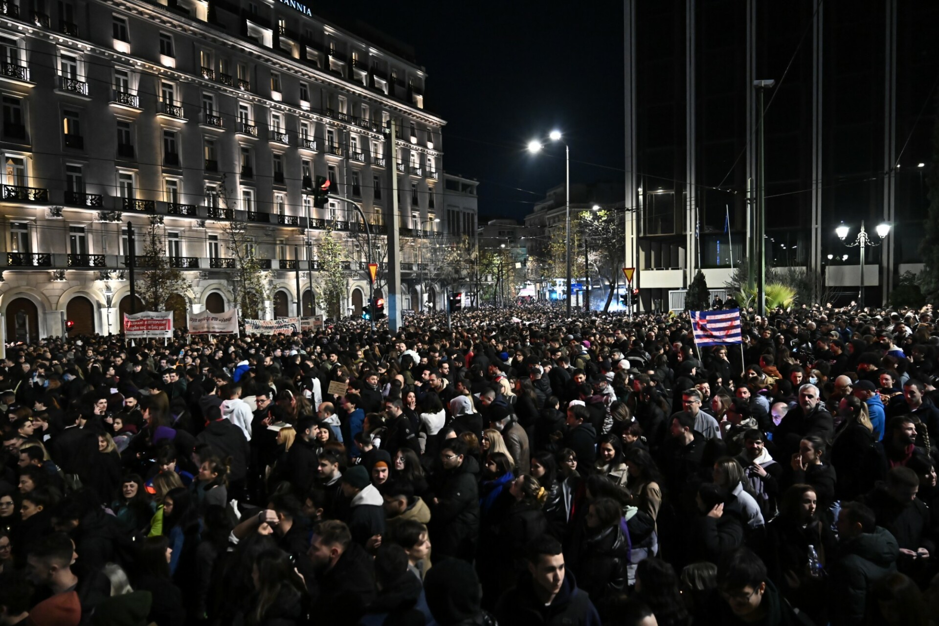 Το συλλαλητήριο στο Σύνταγμα για τα Τέμπη σε 8 εικόνες